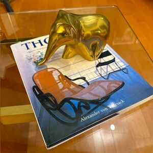 Thonet: Classic Furniture in Bent Wood and Tubular Steel Alexander Von VegesacK